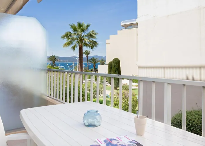 3 Pers - Climatise, Balcon, 50m, Centre-ville - Fr-1-466a-42 * Saint-Raphaël